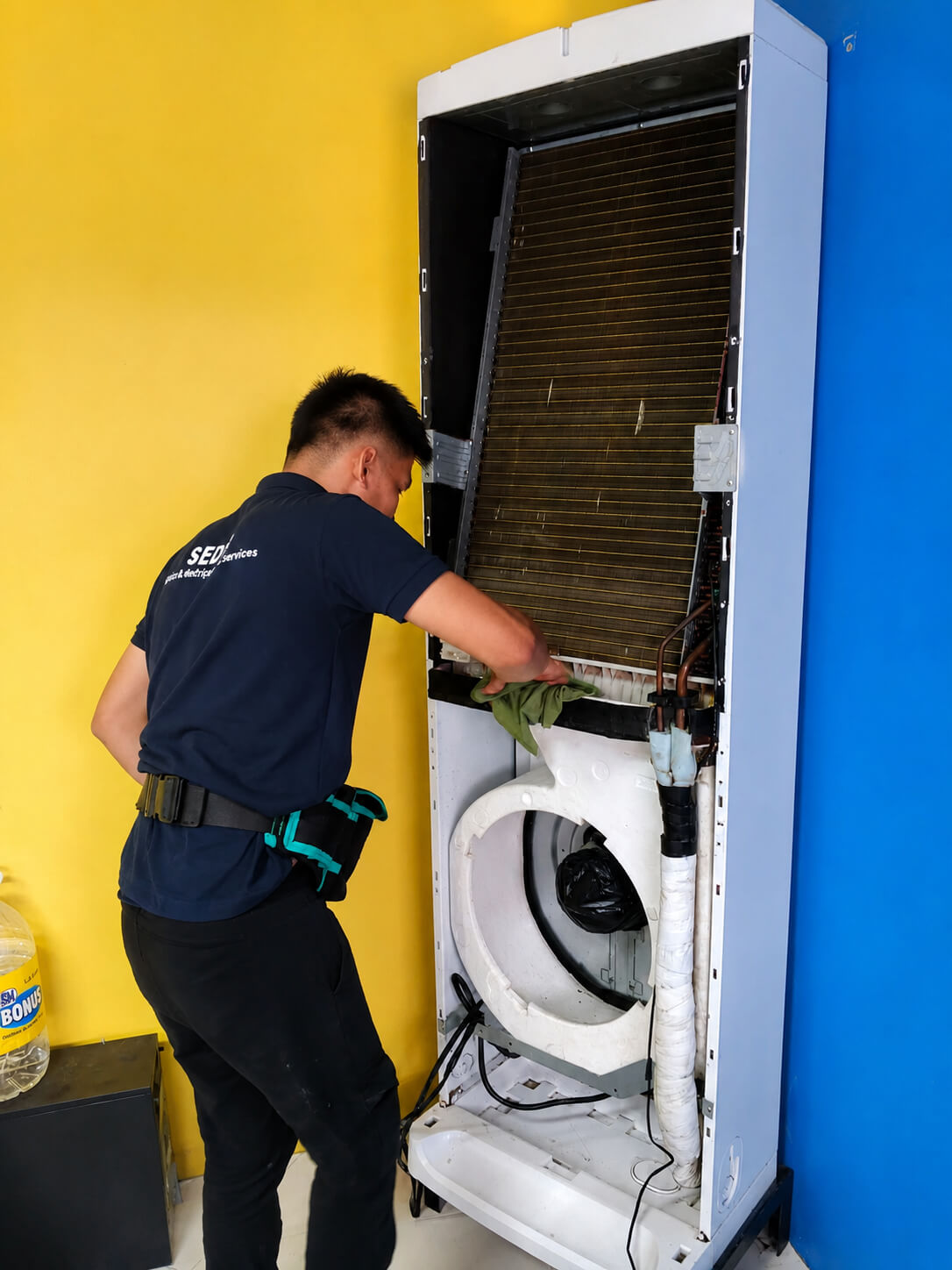 HVAC repair technician